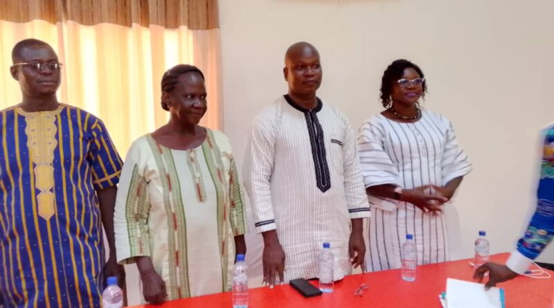 Quand la craie devient vocation, les cœurs se souviennent : une promotion rend hommage à ses maîtresses à Ouagadougou