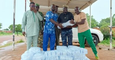 Fada N’Gourma : Le Collège Théotokos des jeunes filles offre de l’eau aux bacheliers en immersion