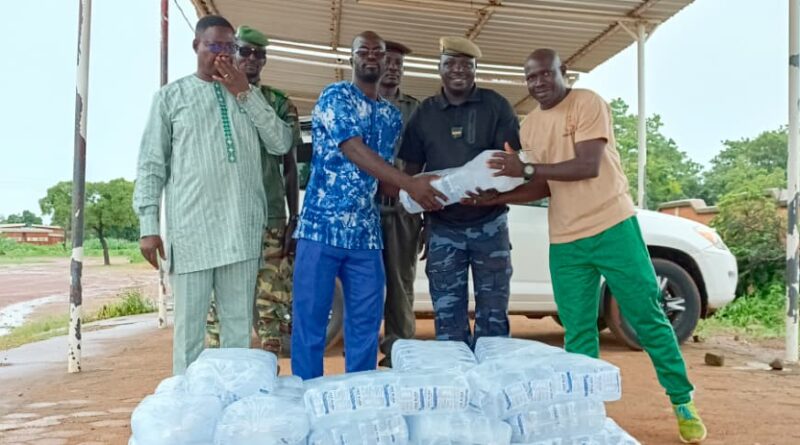 Fada N’Gourma : Le Collège Théotokos des jeunes filles offre de l’eau aux bacheliers en immersion
