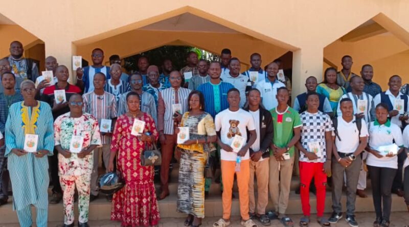 Fada N’Gourma : L’écrivain Yarga Sibiri Jérôme dédicace son ouvrage « Au cœur de la vie »