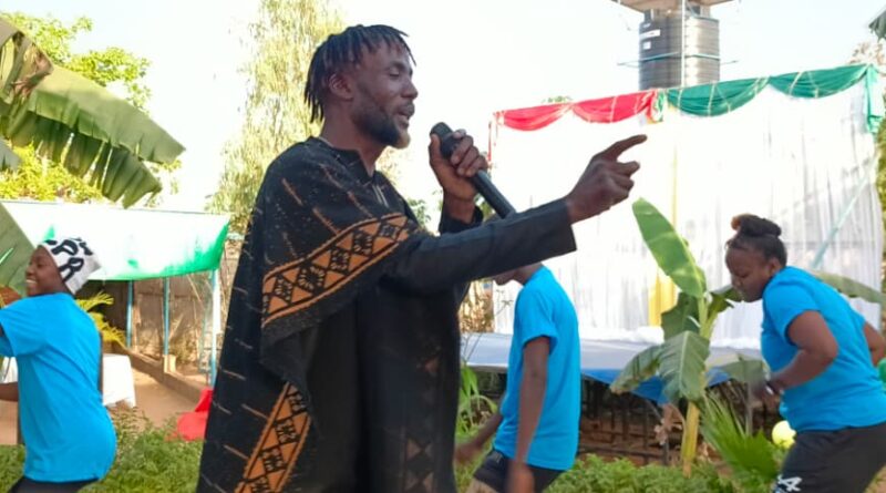 Koro Damis Célèbre la Dédicace de son 3ème Album « Buayaba Aimons-nous » : Un Appel à l'Amour et à l'Unité